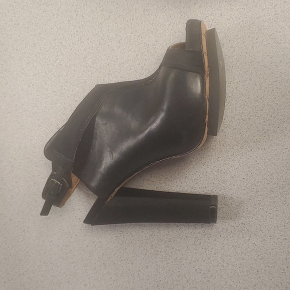 L.A.M.B HEELS - Picture 2 of 12